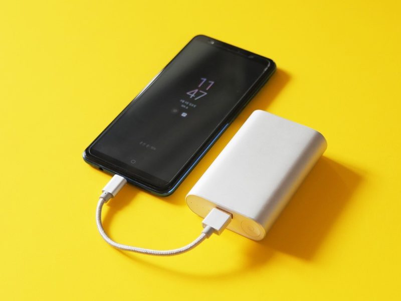 行動電源電池技術一次看懂：鋰電池、矽碳、固態差在哪？穿刺測試比較安全？